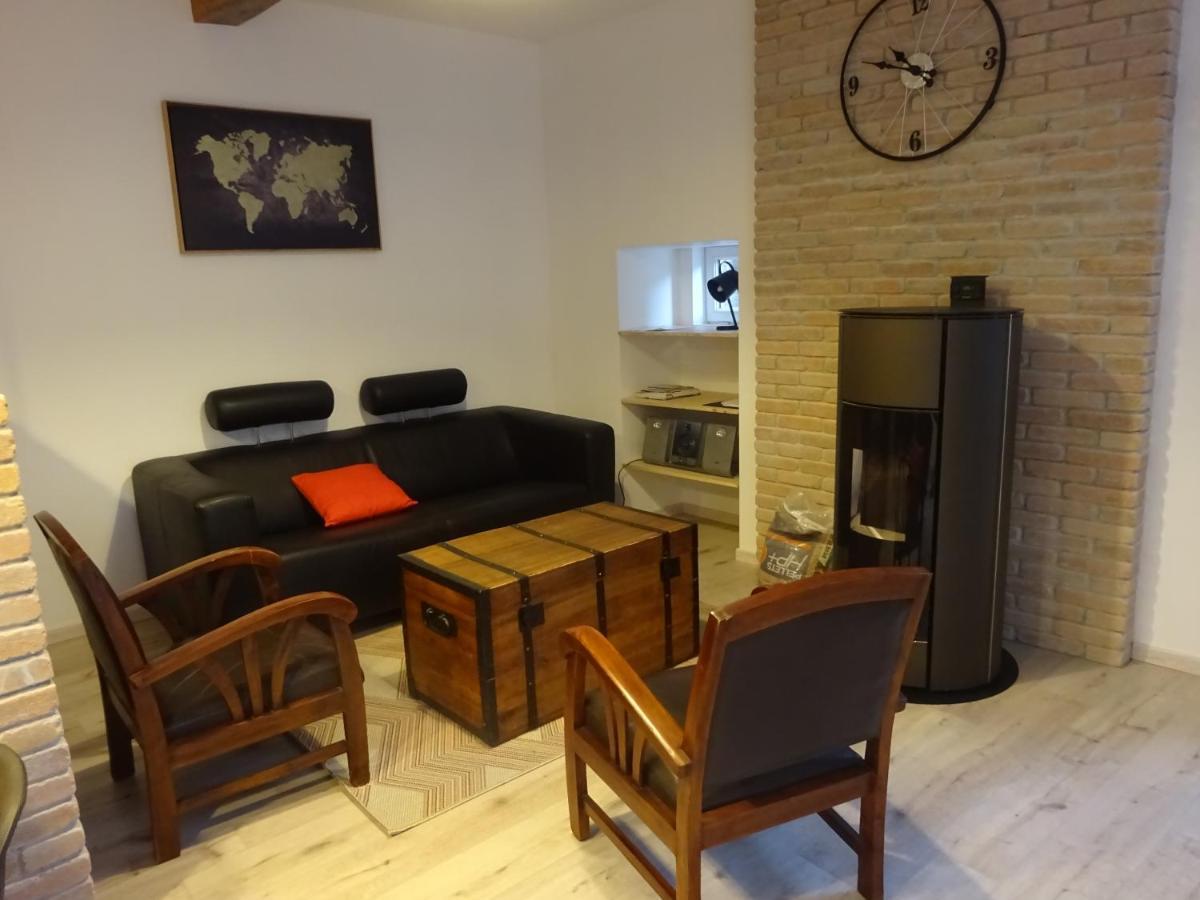 Chatte : Agreable Maison De Rue Εξωτερικό φωτογραφία